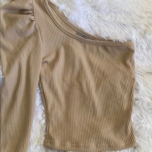 one sleeve , puff sleeve crop top